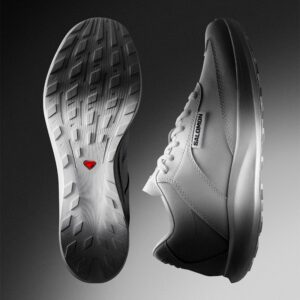 Lightweight sports sneakers with breathable mesh design – perfect for running, training, and everyday comfort.