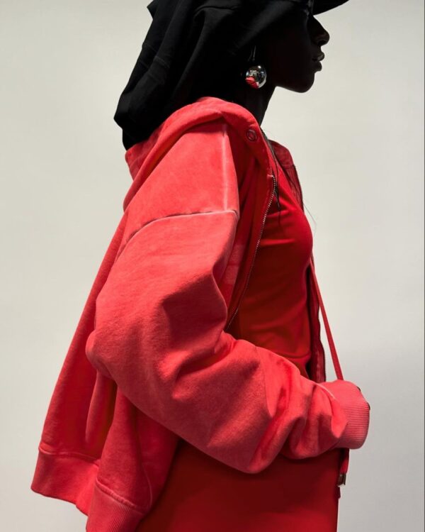 Comfortable and stylish fleece hoodie – perfect for workouts, casual wear, and outdoor activities.